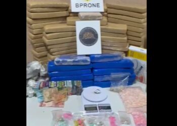 RONE aborda veículo no Sítio Cercado, detém dupla e apreende grande quantidade de drogas