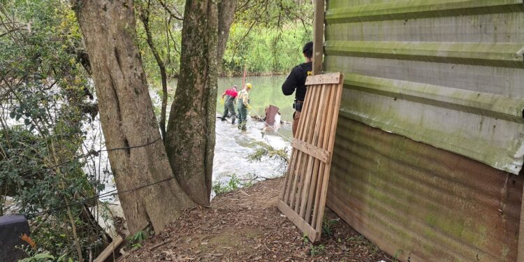 Corpo com capacete encontrado no Rio Barigui segue sem identificação