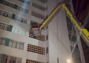 Pichadores escalam prédio, um deles passa mal e bombeiros fazem resgate no Centro de Curitiba