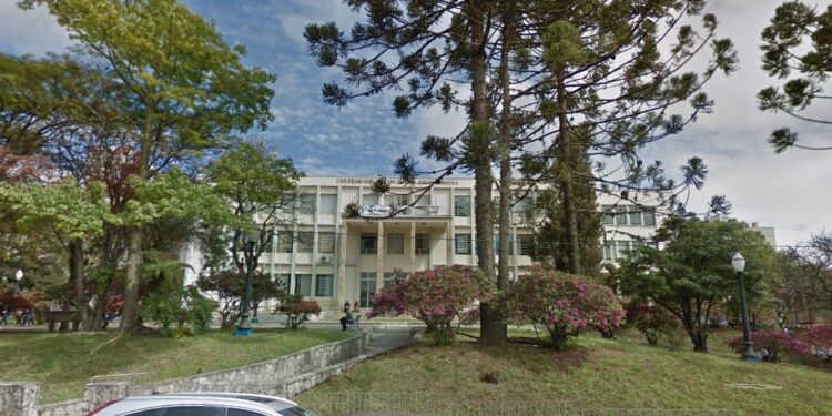 Professor da UEPG é demitido após enviar mensagens com teor sexual para aluna