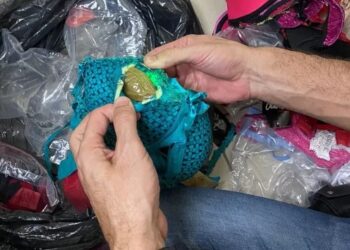 Idoso é preso com cocaína escondida em sutiãs em aeroporto brasileiro