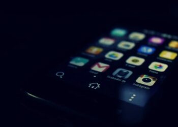 Ladrão rouba celular, vê pedofilia no aparelho e denuncia o proprietário