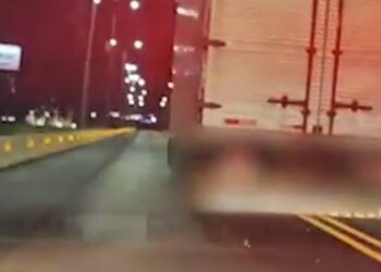 Motorista abandona caminhão carregado de cigarro em plantação de milho e foge