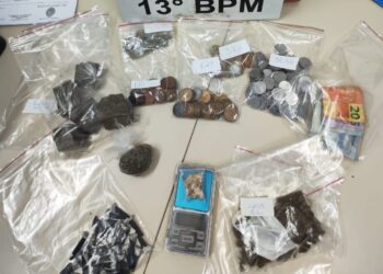 Policiais militares prendem dupla que estaria vendendo drogas na CEASA de Curitiba