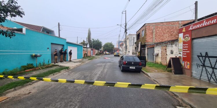 Rapaz é executado a tiros quando chegava em casa com a esposa, no Uberaba