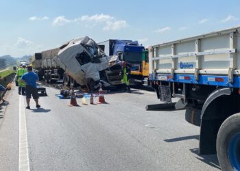 Acidente grave fecha o Contorno Leste, em São José dos Pinhais