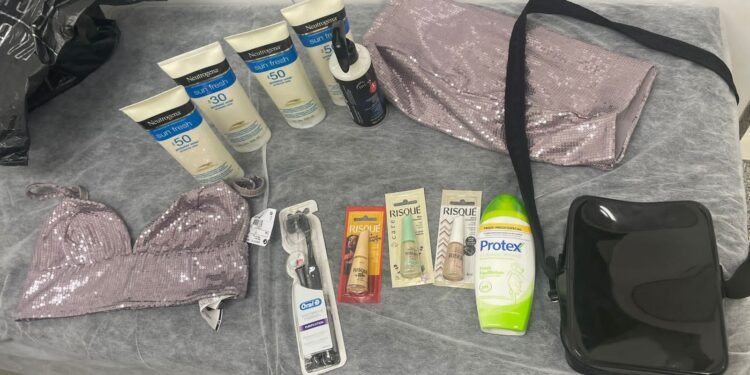 Mulher é detida em shopping realizando furto em lojas