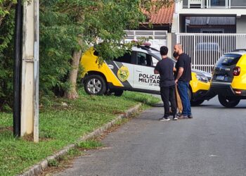 Mulher é encontrada morta, seminua, estrangulada com cadarço, em Colombo
