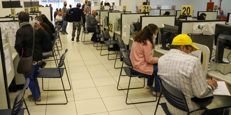 Agências do Trabalhador ofertam 15,6 mil vagas em todo o Estado