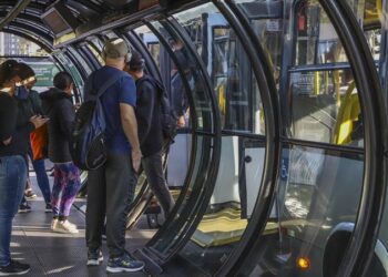 Urbs começa a reforma de 120 estações-tubo em Curitiba; veja quais são as primeiras