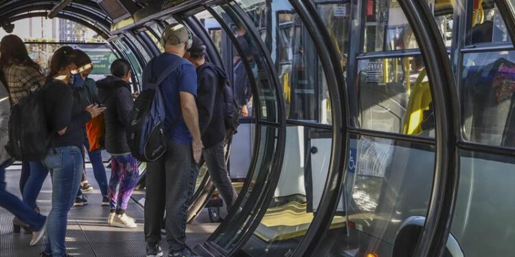 Urbs começa a reforma de 120 estações-tubo em Curitiba; veja quais são as primeiras
