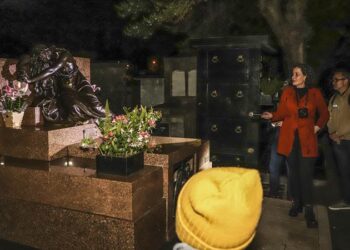 Visita guiada noturna ao Cemitério Municipal terá lua cheia; veja a data