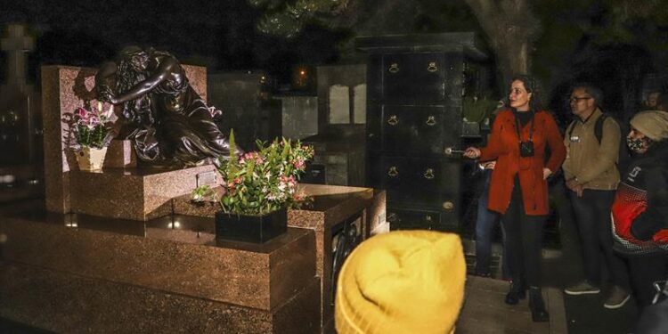 Visita guiada noturna ao Cemitério Municipal terá lua cheia; veja a data