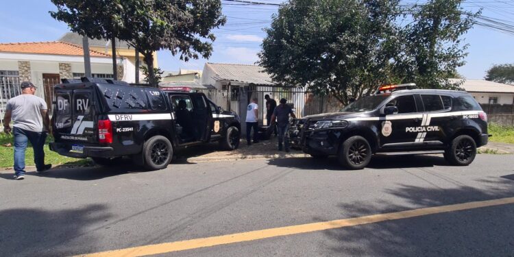 Delegacia de Furtos e Roubos de Veículos prende quadrilha que estava cometendo vários crimes em Curitiba