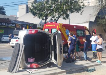 Capotamento na rápida do Portão deixa trânsito complicado na região