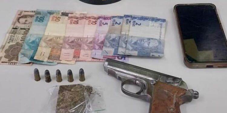 RONE detém indivíduo e apreende droga e arma na Vila Sandra