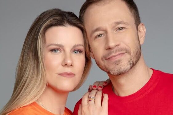 Shopping Curitiba promove ação de conscientização sobre a campanha ‘De olhos nos olhinhos’, criada pelo casal Tiago Leifert e Daiana Garbin