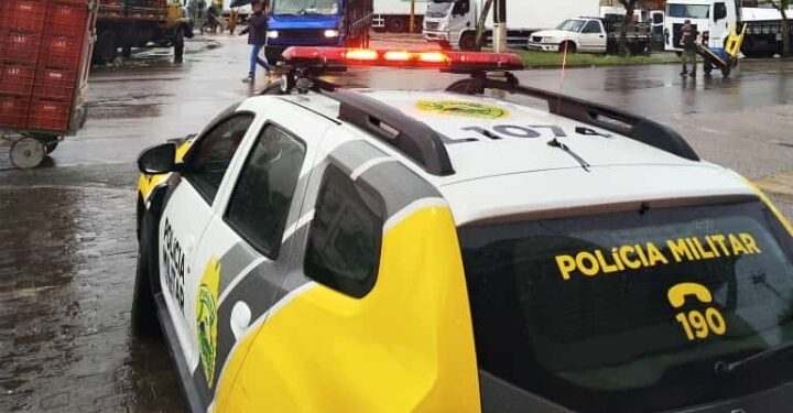 Mulher em trabalho de parto fica presa no congestionamento e acaba surpreendida por PMs que abriram o caminho