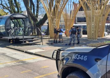 Com bolso cheio de grana, criminoso tenta furar estação tubo, chama a atenção da RONE que descobre que ele era foragido