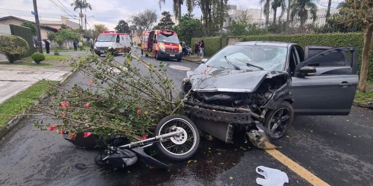 Motorista bêbado e com habilitação cassada avança preferencial e deixa motociclista gravemente ferido