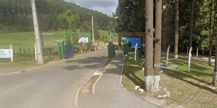 Adolescente morre após se afogar em lago de parque na RMC