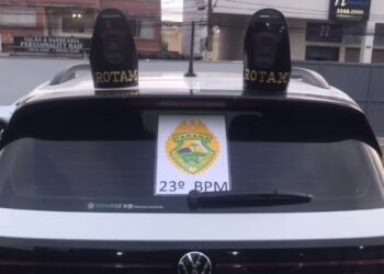 Após denúncia anônima, ROTAM recupera carro roubado e encontra mais de 300 kg de maconha, em Curitiba