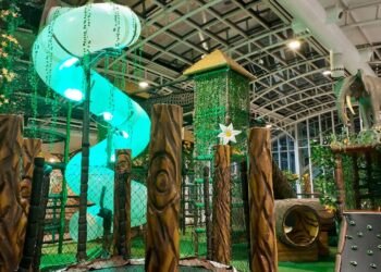 Curitiba ganha nova atração infantil com temática de floresta   e escorregador com seis metros de altura