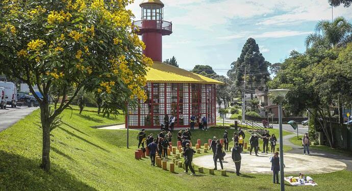 No mês das crianças, Faróis de praça trazem diversão e cultura de graça