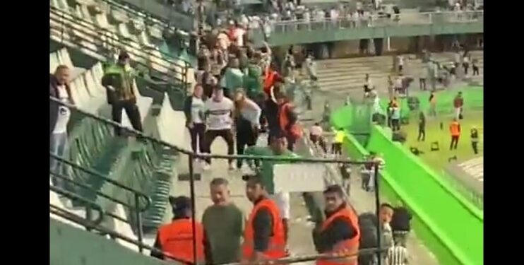 Polícia Civil vai investigar torcedores do Coritiba que imitaram macaco para torcedores rivais no Atletiba