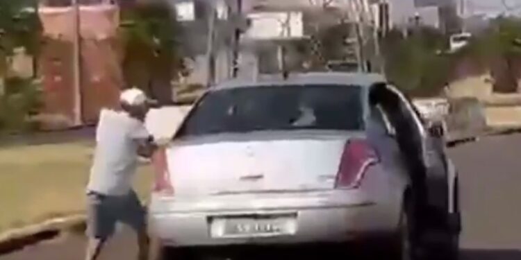 Criminoso que morreu em confronto foi preso 3 vezes por roubo, 2 vezes por receptação, 2 vezes por porte ilegal de arma e 2 vezes por desobediência