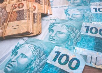 Mulher é detida com 9 mil reais na vagina