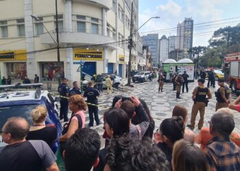 Mulher que atropelou pedestres na calçada na Praça Tiradentes deixa a prisão após audiência de custódia