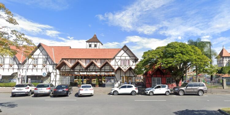 Após estragos por temporais em SC, Oktoberfest é suspensa temporariamente