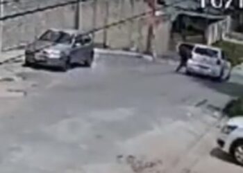 Homem é sequestrado em Curitiba e salta de carro em movimento, veja o vídeo