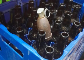 Homem entra em bar em Curitiba e abandona granada