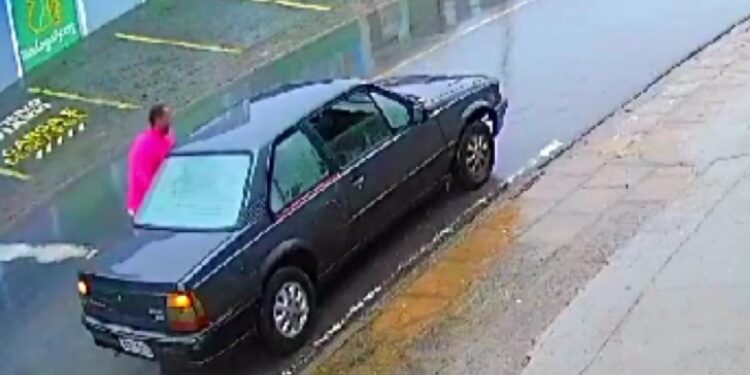 Criminoso em Monza aterroriza mulheres em pontos de ônibus em Fazenda Rio Grande, veja o vídeo