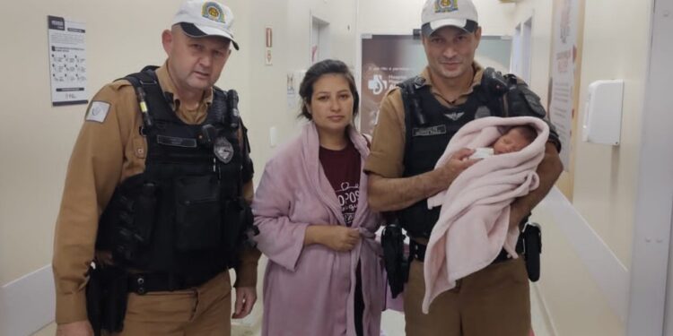 Policiais militares salvam bebê de 10 dias em Colombo