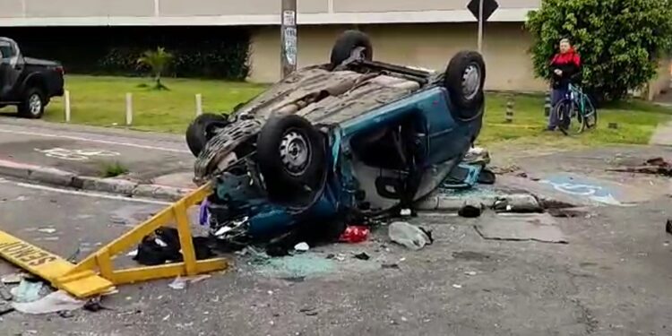 Dupla tenta fugir da PM e se envolve em grave acidente na Rodovia João Leopoldo Jacomel