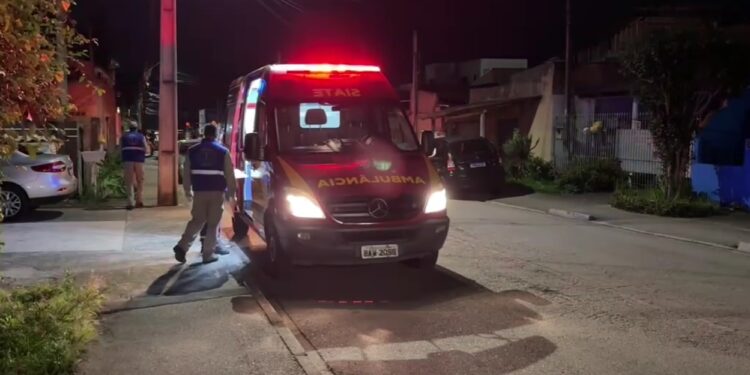 Mulher com medida protetiva esfaqueia o ex, em São José dos Pinhais