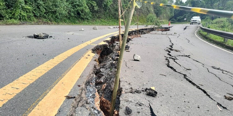 Rodovia entre Rio Branco do Sul e Cerro Azul tem bloqueio total