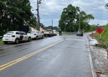 Rodovia no Paraná terá bloqueio por risco de escorregamento de rochas