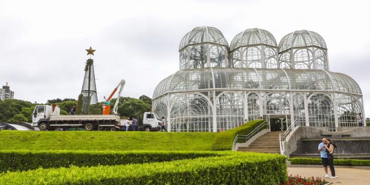 Pontos turísticos de Curitiba vão funcionar com horários especiais durante as atrações de Natal