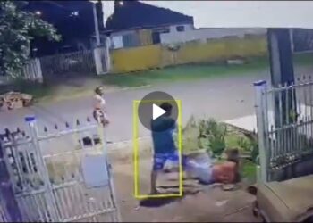 Câmera de segurança registra crime brutal em Colombo; vítima foi atingida com golpes de barra de ferro na cabeça