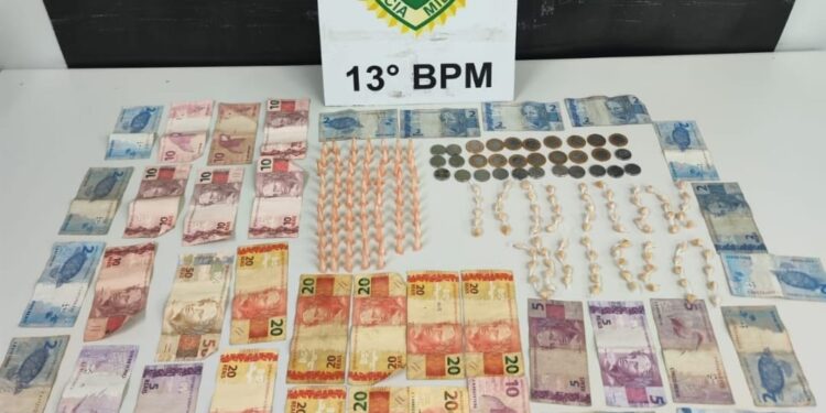 Casal é detido pela PM traficando drogas na Comunidade da Pluma em Curitiba