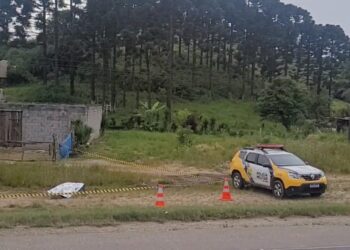 Morador que saía para trabalhar encontra corpo na frente de casa