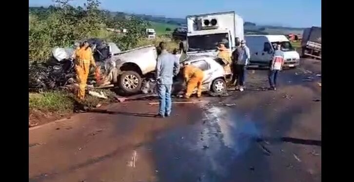 Acidente deixa dois mortos e dois gravemente feridos na PR-445
