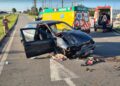 Carro colide em poste e quatro ficam feridos na BR-116, veja o vídeo
