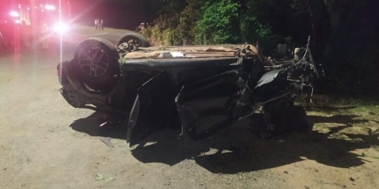 Motorista morre após ser ejetado em capotamento na BR-277