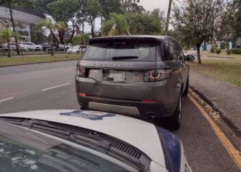 Em Curitiba, Guarda Municipal apreende Land Rover Discovery com R$ 164 mil em multas e pendências