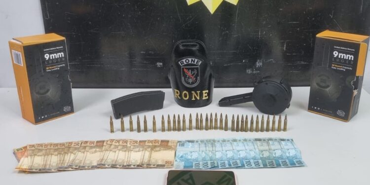 RONE aborda veículo e encontra munições, carregadores e dinheiro em Curitiba